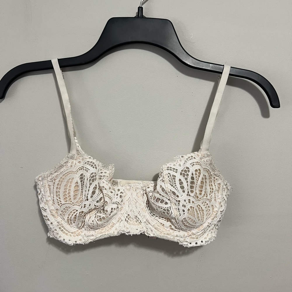 Victoria's Secret Cream Lace Bra